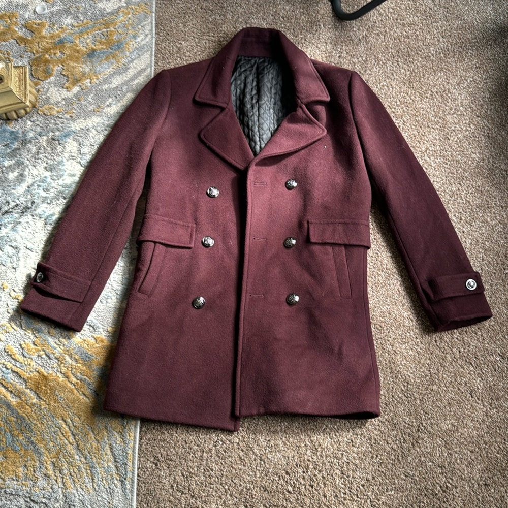 Classic Brown Wool Pea Coat with Notched Lapel
This timeless brown